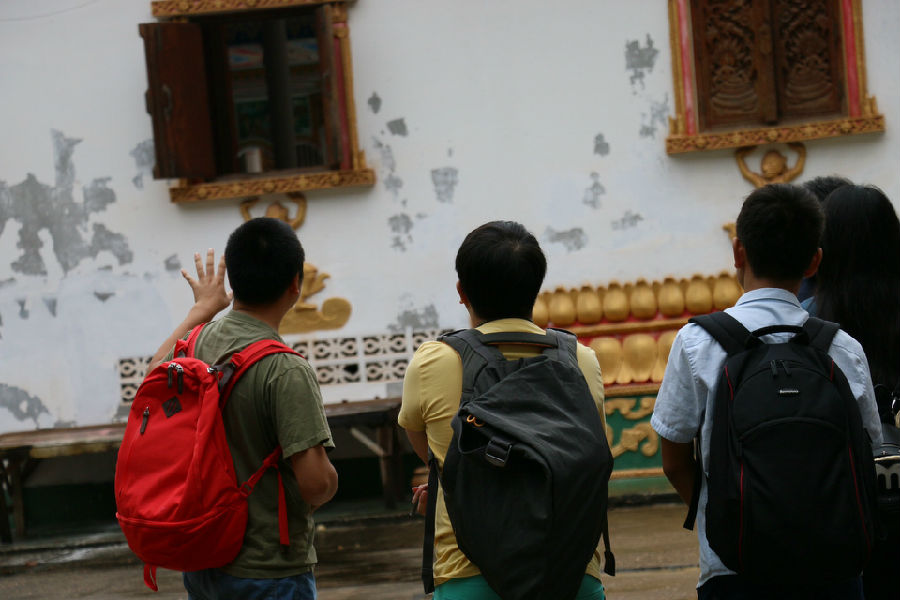 塔銮寺庙·老师讲解.JPG